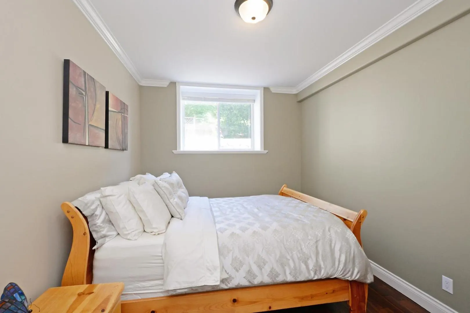 Upscale Character Home With Luxurious Amenities Victoria 0*,  Kanada