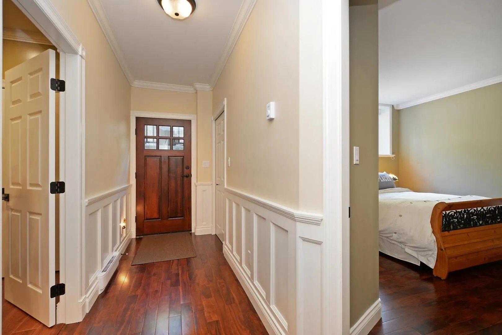 Upscale Character Home With Luxurious Amenities Victoria Semesterbostad