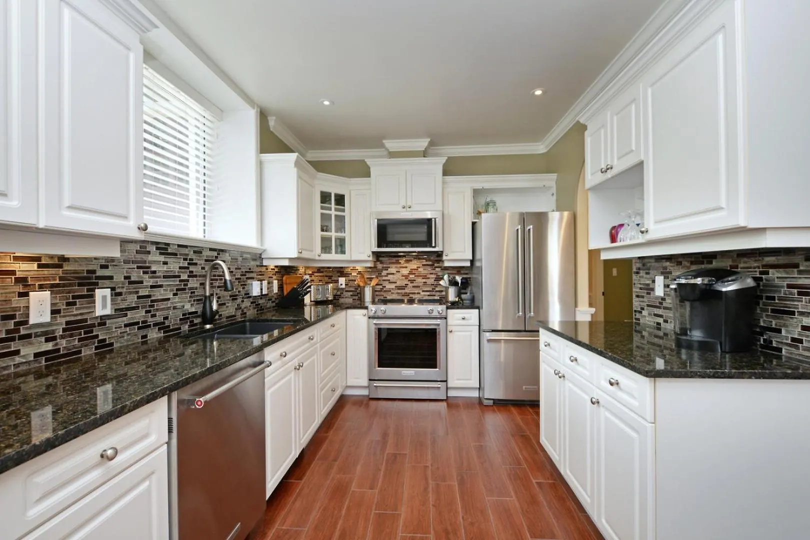 Upscale Character Home With Luxurious Amenities Victoria 0*,  Kanada