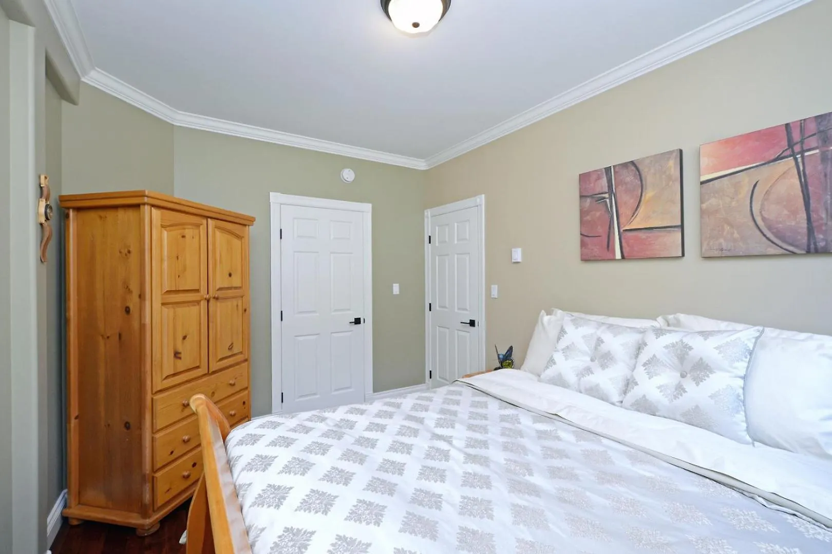 Upscale Character Home With Luxurious Amenities Victoria