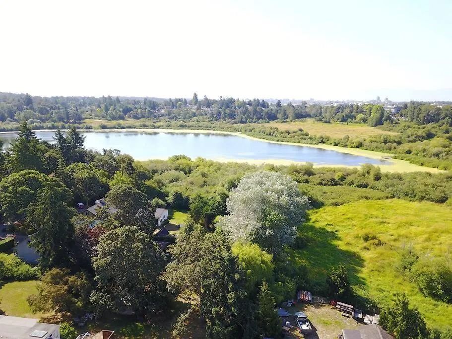 Upscale Character Home With Luxurious Amenities Victoria Semesterbostad