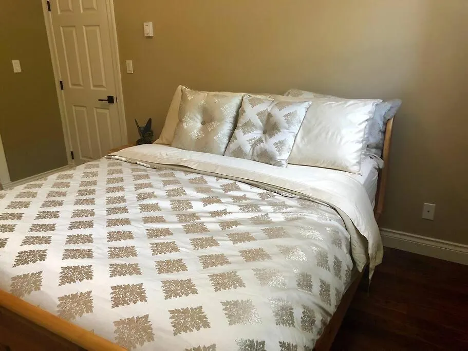 Upscale Character Home With Luxurious Amenities Victoria Semesterbostad
